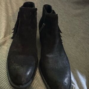 Born , 9m fringe boots